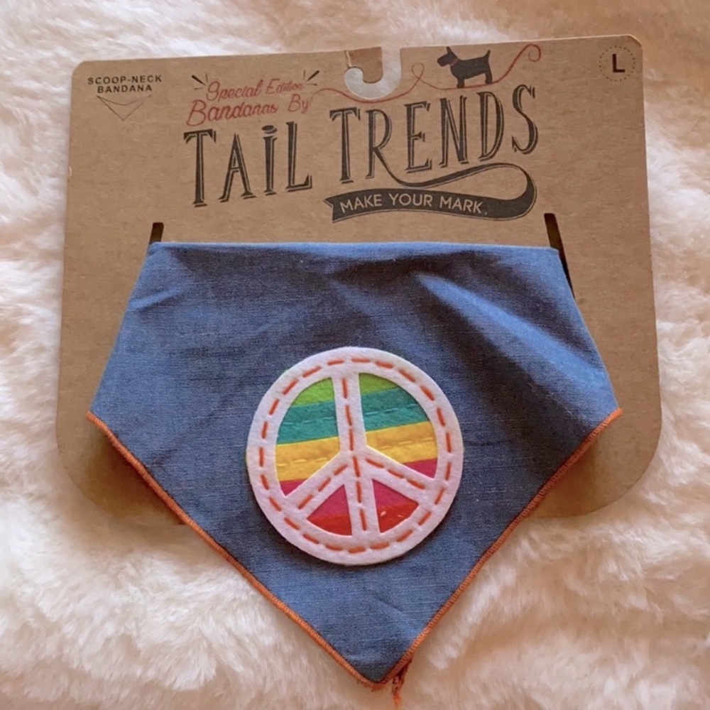 New Tail Trends Blue Bandana with Peace Sign size Lrg 🎄🎁